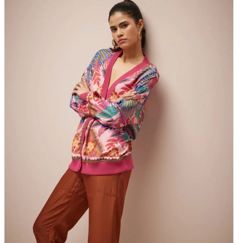 NWT $185 Farm Rio Macaw Scarf Pink Cardigan in size Large! - Picture 2 of 9